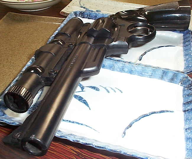 GUN402A.JPG - 281,098BYTES