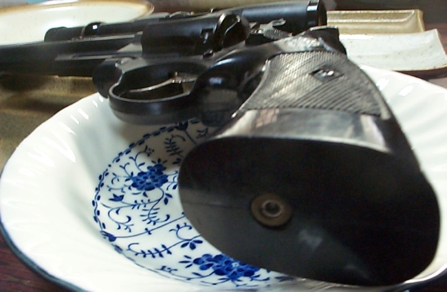 GUN406A.JPG - 199,298BYTES