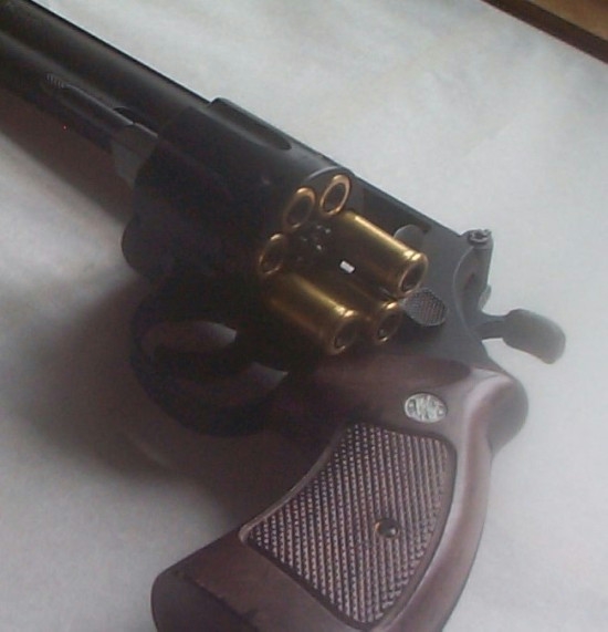 GUN617.JPG - 122,528BYTES